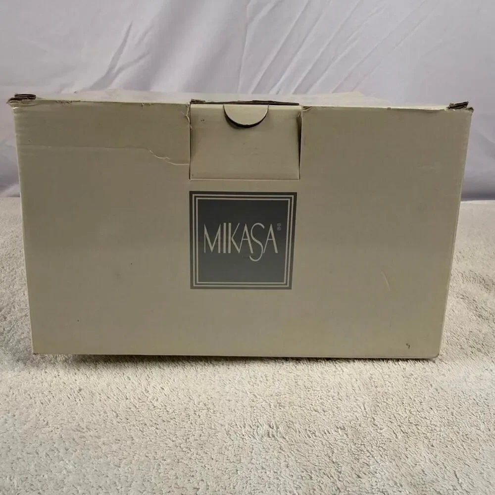 Mikasa White and Cream Dinnerware
